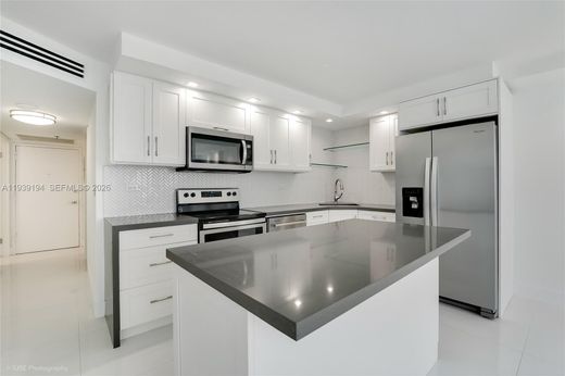 Residential complexes in Miami Beach, Miami-Dade