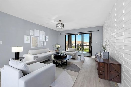 Residential complexes in Boca Raton, Palm Beach