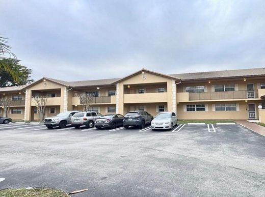 Residential complexes in Coral Springs, Broward County