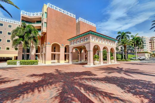 Residential complexes in Boca Raton, Palm Beach