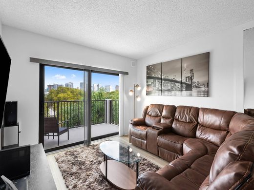Residential complexes in Fort Lauderdale, Broward County