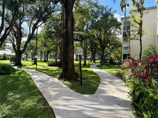 Lauderdale Lakes, Broward Countyのアパートメント・コンプレックス