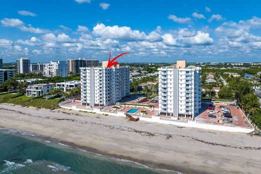 Residential complexes in Highland Beach, Palm Beach