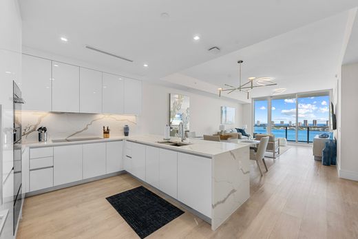 Residential complexes in Lake Park, Palm Beach