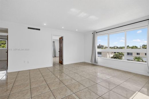 Residential complexes in Bay Harbor Islands, Miami-Dade