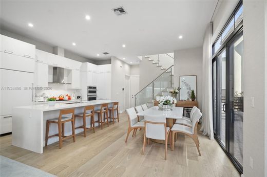 Villa - Doral, Miami-Dade County