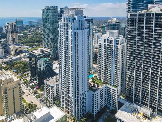 マイアミ, Miami-Dade Countyのアパートメント・コンプレックス