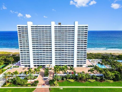 Residential complexes in Boca Raton, Palm Beach
