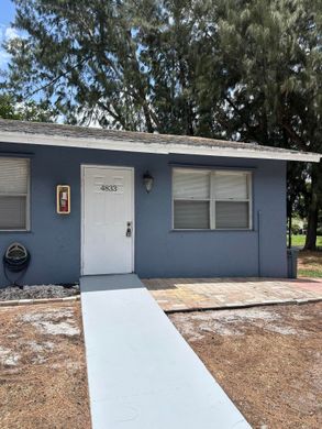 Residential complexes in Aventura, Miami-Dade