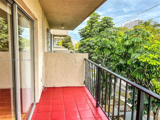 Жилой комплекс, North Miami Beach, Miami-Dade County