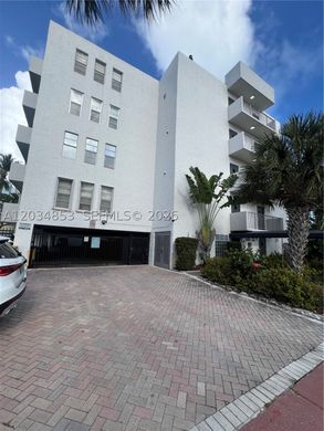 Residential complexes in Miami Beach, Miami-Dade