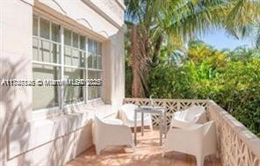 Residential complexes in Miami Beach, Miami-Dade