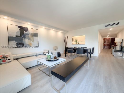 Residential complexes in Key Biscayne, Miami-Dade