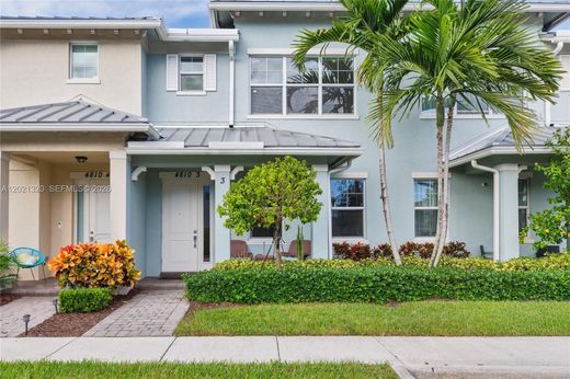 Townhouse in Hollywood, Broward County