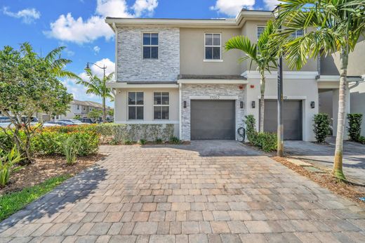 Townhouse in Pembroke Pines, Broward County
