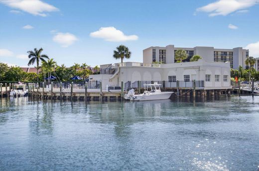 Residential complexes in Boca Raton, Palm Beach