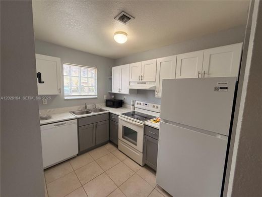 Townhouse in North Miami Beach, Miami-Dade