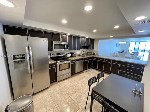 Residential complexes in Hallandale, Broward County