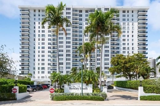 Residential complexes in Fort Lauderdale, Broward County