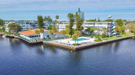 Residential complexes in Hollywood, Broward County