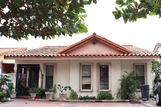 Villa à Hialeah Gardens, Comté de Miami-Dade