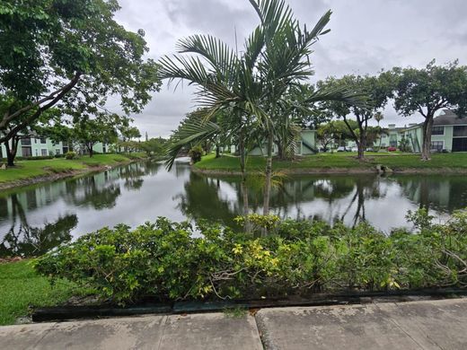 Residential complexes in Sunrise, Broward County