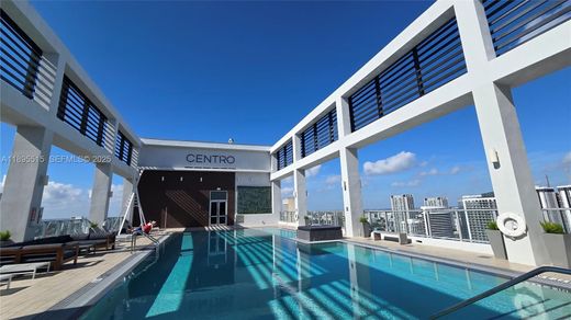 マイアミ, Miami-Dade Countyのアパートメント・コンプレックス