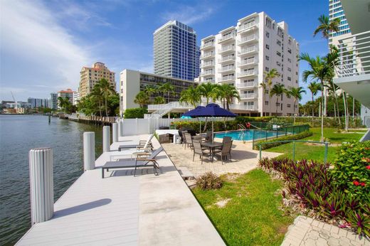Residential complexes in Fort Lauderdale, Broward County