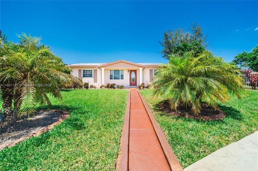 Villa Miami Gardens, Miami-Dade County