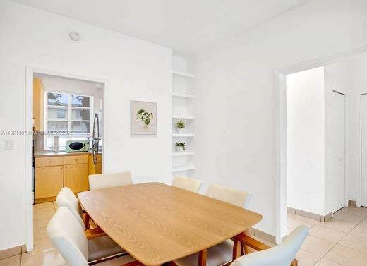 Residential complexes in Miami Beach, Miami-Dade