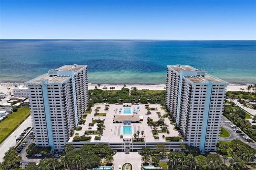 Residential complexes in Hollywood, Broward County