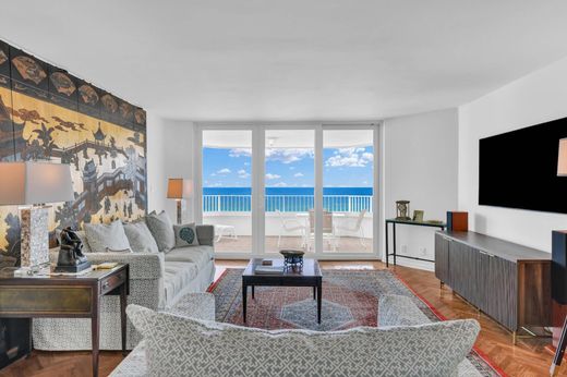 Residential complexes in Boca Raton, Palm Beach