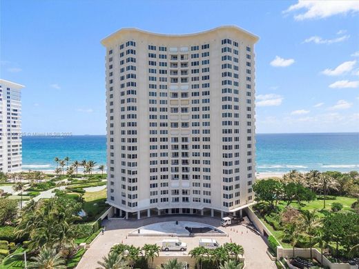 Residential complexes in Boca Raton, Palm Beach