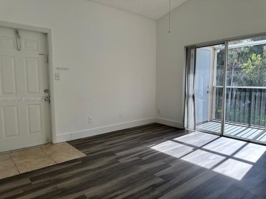 Deerfield Beach, Broward Countyのアパートメント・コンプレックス