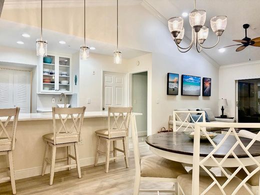 Residential complexes in Tequesta, Palm Beach