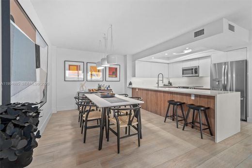 Komplex apartman Key Biscayne, Miami-Dade County