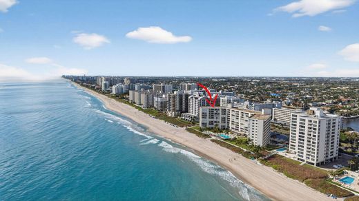Residential complexes in Highland Beach, Palm Beach