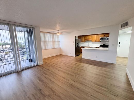 Residential complexes in Hollywood, Broward County