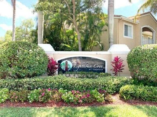 Residential complexes in Tequesta, Palm Beach