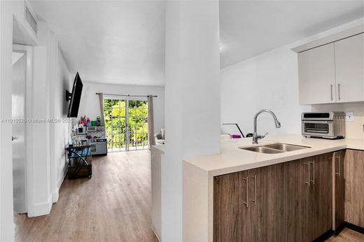 マイアミ, Miami-Dade Countyのアパートメント・コンプレックス