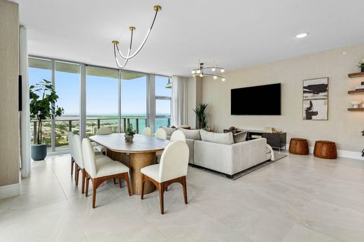 Residential complexes in Lake Park, Palm Beach