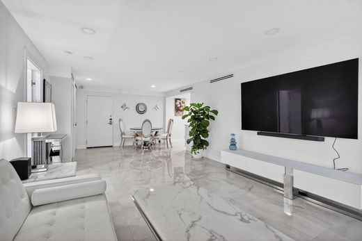 Residential complexes in Miami Beach, Miami-Dade