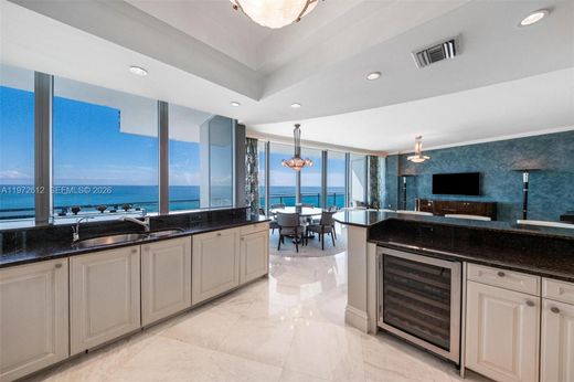 Residential complexes in Bal Harbour, Miami-Dade