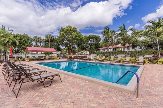 Residential complexes in Boca Raton, Palm Beach