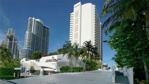 Complexes résidentiels à Sunny Isles Beach, Comté de Miami-Dade