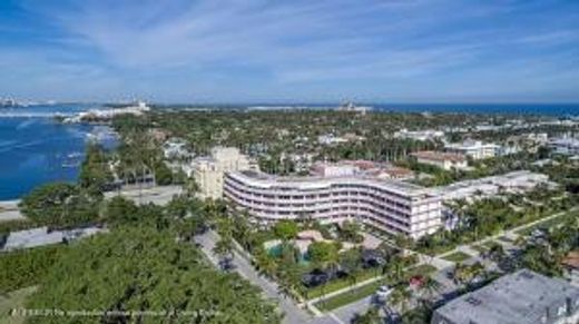 Residential complexes in Palm Beach, Florida