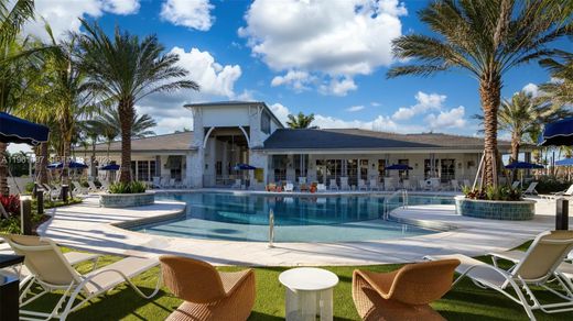 Residential complexes in Lake Worth, Palm Beach