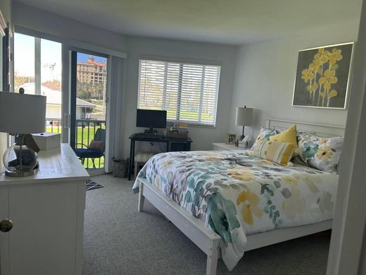 Residential complexes in Boca Raton, Palm Beach