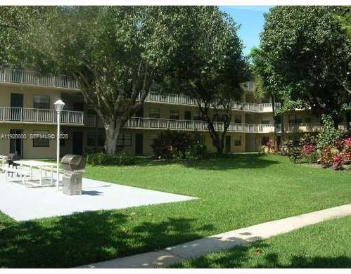 Residential complexes in Dania Beach, Broward County