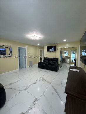 Villa - Oakland Park, Broward County